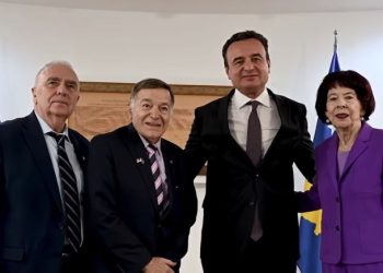 Kurti: Joe dhe Shirley DioGuardi tani zyrtarisht janë shtetas të Kosovës