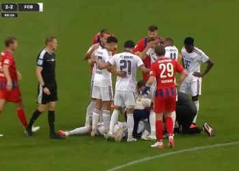 Moment shqetësues te Bayerni, Jamal Musialas rrëzohet pa ndjenja për të dytën herë radhazi