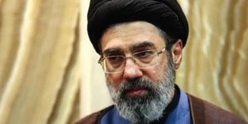Trump: Udhëheqësi suprem i Iranit Mojtaba Khamenei është gjallë, por i pl@gosur “shumë rëndë”