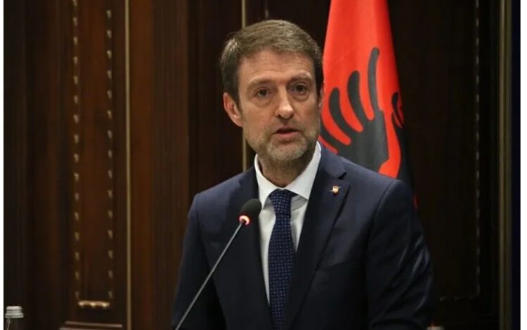 Kryediplomati shqiptar: Vdekja e Mlladiqit nuk e fshin fajin dhe as nuk mund ta rishkruajë historinë