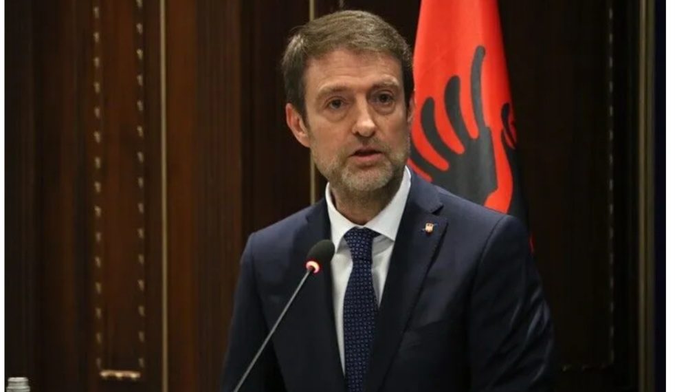 Kryediplomati shqiptar: Vdekja e Mlladiqit nuk e fshin fajin dhe as nuk mund ta rishkruajë historinë