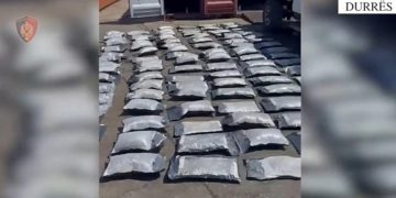 Tre kosovarë a*rrestohen në Durrës, kapen 80 kilogramë k@nabis me vlerë rreth 1 milion euro