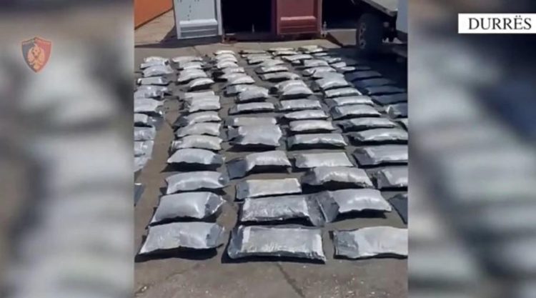 Tre kosovarë a*rrestohen në Durrës, kapen 80 kilogramë k@nabis me vlerë rreth 1 milion euro