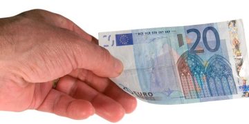 Tentoi t’i jepte 20 euro policit për të shmangur gjobën, arrestohet shtetasi i Serbisë në Mitrovicë