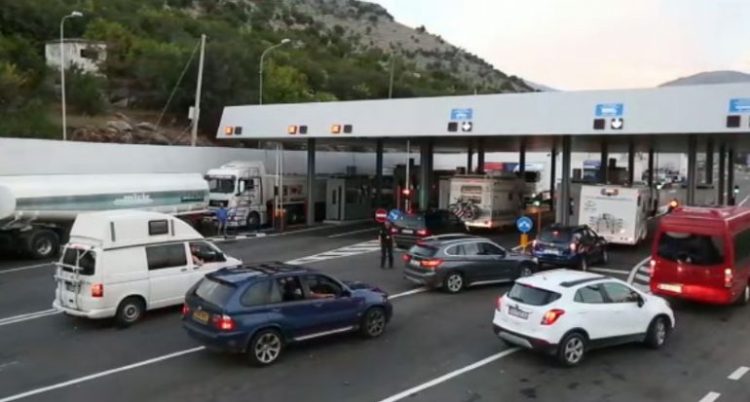 Radhë të gjata drejt Malit të Zi, Ambasada e Kosovës del me njoftim për udhëtarët