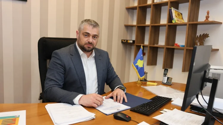 Ministri Hoti: Na thonin se ura s’bëhet, bëhet-bëhet!