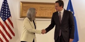 Kurti, senatores Ernst: Bondsteeli të shndërrohet në prezencë të përhershme ushtarake në Kosovë