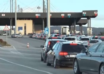 Pritje të gjata në kufi, deri në dy orë e gjysmë në Dheu i Bardhë