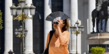 I nxehti përvëlues, IHMK thirrje qytetarëve: Kujdes nga ekspozimi i zgjatur në diell