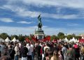 Shqiptarët mblidhen në Vjenë, protestojnë kundër denimit të ish-krerëve të UÇK-së
