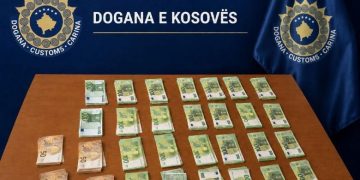 Dogana zbulon 30 mijë euro të padeklaruara në Vërmicë