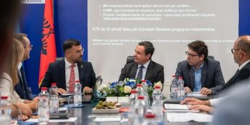 Kurti dhe Murati vizitojnë ATK-në, 14% rritje e të hyrave tatimore