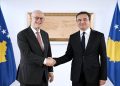 Scharping dokumentoi krímet e regjimit të Millosheviqit, Kurti e falënderon