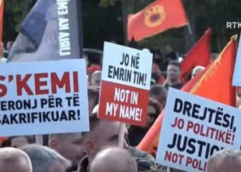 Vuçiq vazhdon me propagandë, e paraqet Marshin për Liri si kërcëním