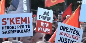 Vuçiq vazhdon me propagandë, e paraqet Marshin për Liri si kërcëním