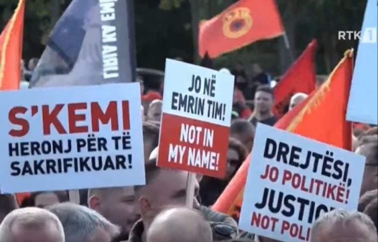 Vuçiq vazhdon me propagandë, e paraqet Marshin për Liri si kërcëním