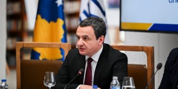 Kurti për Mladiqin: Serbia vazhdon glorifikimin e kríminelëve të lúftës