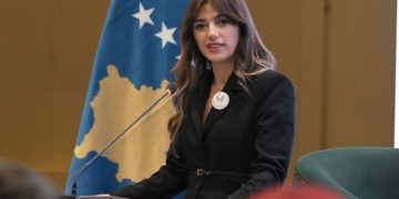 Haxhiu për Nënë Terezën: Një grua shqiptare që u bë ndërgjegje e njerëzimit