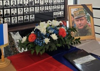BE-ja e ashpërsoi qëndrimin ndaj Serbisë për varrimin e Mlladiçit