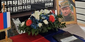 BE-ja e ashpërsoi qëndrimin ndaj Serbisë për varrimin e Mlladiçit