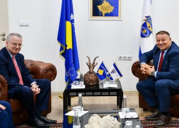 Hoxha dhe Schubel diskutojnë për sigurinë