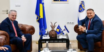 Hoxha dhe Schubel diskutojnë për sigurinë