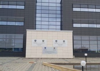 Pesë të arresťuar për dyshime për tjetërsimin prone në vlerë 1.5 milion euro
