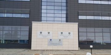 Pesë të arresťuar për dyshime për tjetërsimin prone në vlerë 1.5 milion euro