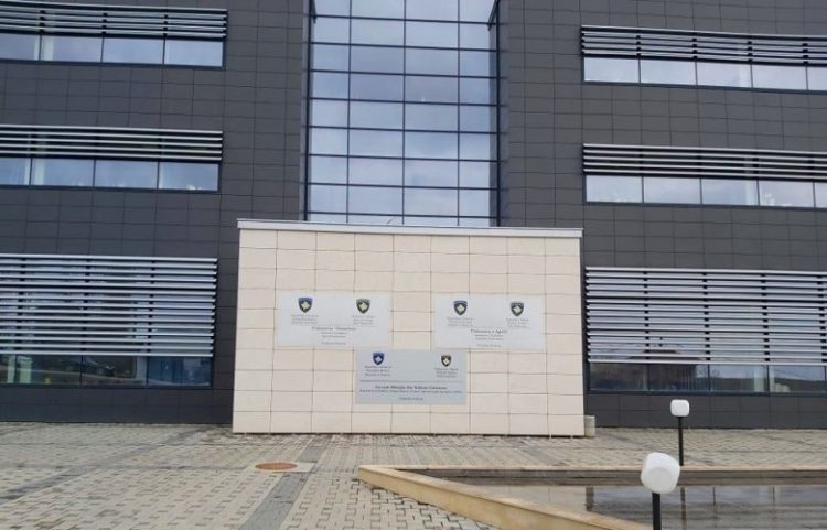 Pesë të arresťuar për dyshime për tjetërsimin prone në vlerë 1.5 milion euro