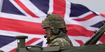 Britania: Mbështesim Kosovën dhe jemi krenarë për ndërhyrjen e NATO-s më 1999