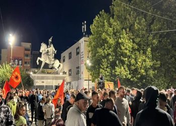 Qytetarët në shesh: Do të protestojmë e nuk do të heshtim për UÇK-në