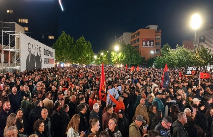 Nata e tetë e protestës në Prishtinë kundër aktgjykimit të Speciales