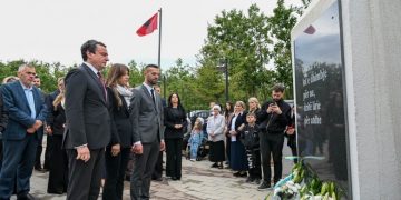 Haxhiu përkujton familjen Deliu: 28 vjet më vonë, askush nuk është dënuar