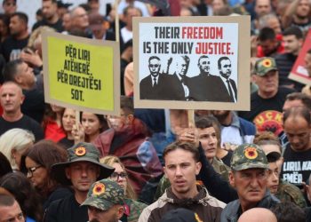 “Për liri atëherë, për drejtësi sot”, mesazhet e qytetarëve në “Marshin për Liri”