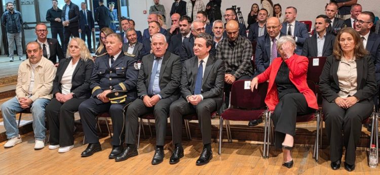 Kurti kthehet nga Amerika, merr pjesë në akademinë përkujtimore për Afrim Bunjakun