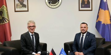 Maqedonci pret ambasadorin gjerman, diskutojnë për zhvillimin e FSK-së dhe bashkëpunimin në mbrojtje