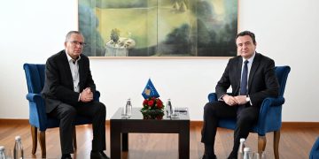 Kurti takon Hamzën, flasin për rrugët e korrigjimit të vendimit të Hagës