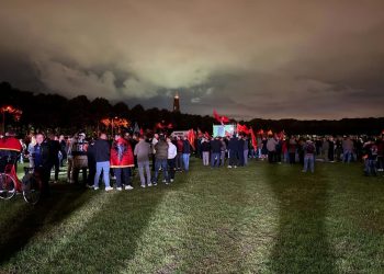 Pak orë para aktgjykimit në Hagë, nis “Nata e Pritjes” në sheshin “Skënderbeu” në Prishtinë