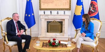 Haxhiu në takim përfaqësuesin e ri të BE-së: Kosova mbetet e përkushtuar ndaj integrimit evropian