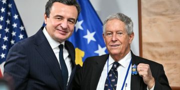 Kurti në New York takohet me kongresistin amerikan Joe Wilson, në fokus marrëdhëniet Kosovë-SHBA dhe Lugina e Preshevës
