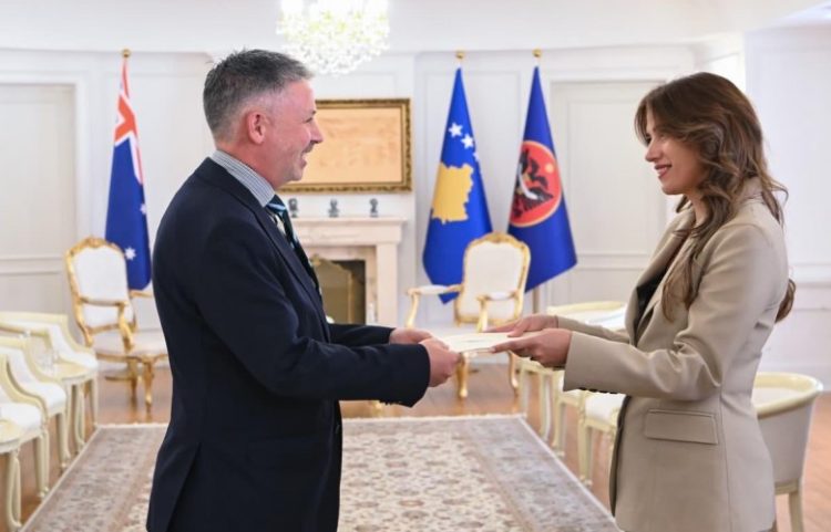 Haxhiu pranoi letrat kredenciale të ambasadorit të Australisë