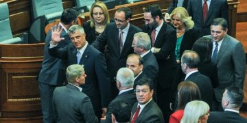 Deda për gjashtë deputetët e LDK-së: Pse vendimet e Kryesisë në 2016 ishin obligative, e në 2026 jo?