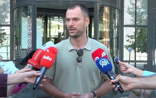Mbrojtja e Sveçlës nuk pajtohen me shpalljen fajtor të tij, e quan të pazakontë vendimin e gjykatës