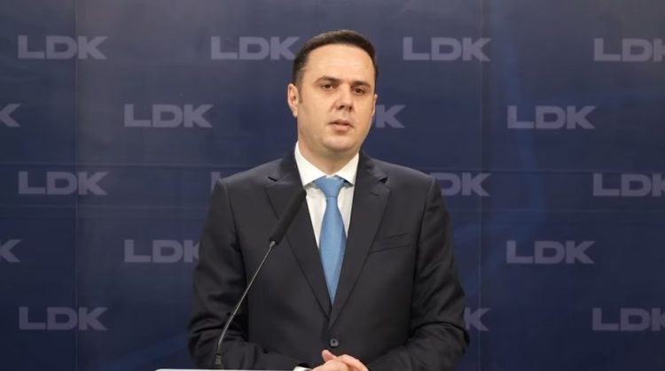 Abdixhiku i ashpër me 6 deputët e partisë