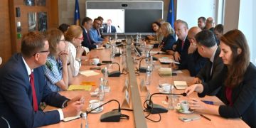 Schuebel takoi shefat e misioneve të BE-së në Kosovë