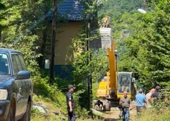 Aksion në Rezallë të Zubin-Potokut, nis rrënimi i objekteve pa leje