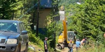 Aksion në Rezallë të Zubin-Potokut, nis rrënimi i objekteve pa leje