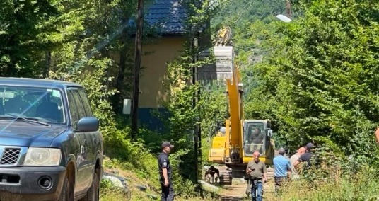 Aksion në Rezallë të Zubin-Potokut, nis rrënimi i objekteve pa leje