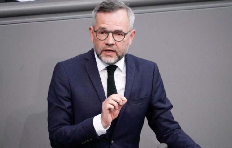 Roth: S’e kisha menduar kurrë se krimineli Mlladiq do të merrte nderime në Beograd