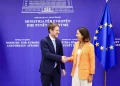 Hoxha pret ambasadoren e re të BE-së: Zgjerimi, një sukses i përbashkët